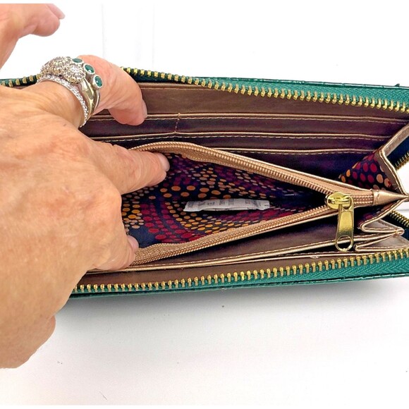 Anne Klein Wallet Women's Green Leather Crocodile Zip Around Gold Charm - Picture 4 of 13